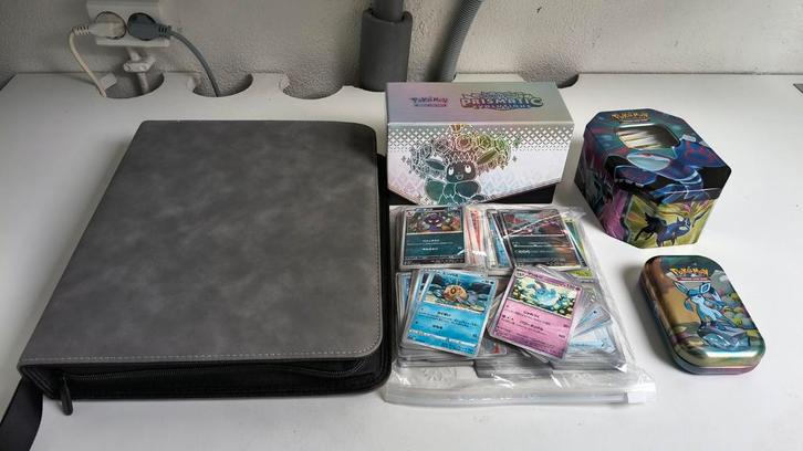Pokémon kaarten 2100 stuks, Hobby en Vrije tijd, Verzamelkaartspellen | Pokémon, Zo goed als nieuw, Meerdere kaarten, Ophalen
