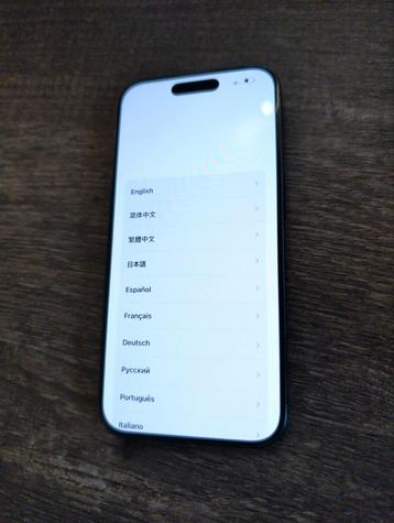 iPhone 15 pro activatie lock  beschikbaar voor biedingen