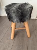 Leuk krukje met nep bont zitting, Huis en Inrichting, Ophalen, Zo goed als nieuw, Hout