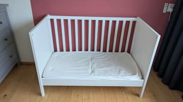 Ikea Sundvik babybedje met matras beschikbaar voor biedingen
