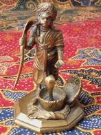 Antiek koper beeldje uit India van man met een cobra 7,6 cm., Antiek en Kunst, Ophalen of Verzenden