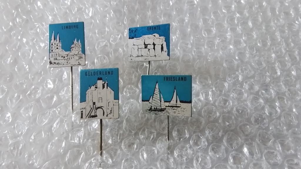 4 verschillende speldjes van plaatsen in Nederland, Verzamelen, Speldjes, Pins en Buttons, Ophalen of Verzenden, Overige onderwerpen