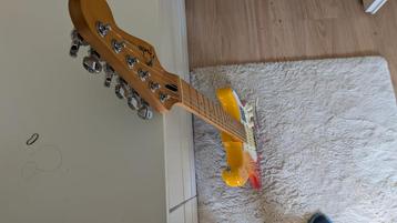 Gitaar te koop beschikbaar voor biedingen