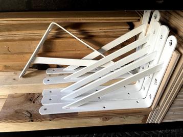 6 metalen plankdragers beschikbaar voor biedingen