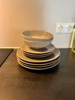 Borden Set - Borden, Huis en Inrichting, Ophalen of Verzenden, Zo goed als nieuw, Bord(en), Overige stijlen