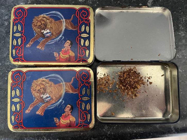 Twee tabaksblikjes, Verzamelen, Blikken, Gebruikt, Overige, Overige merken, Ophalen of Verzenden