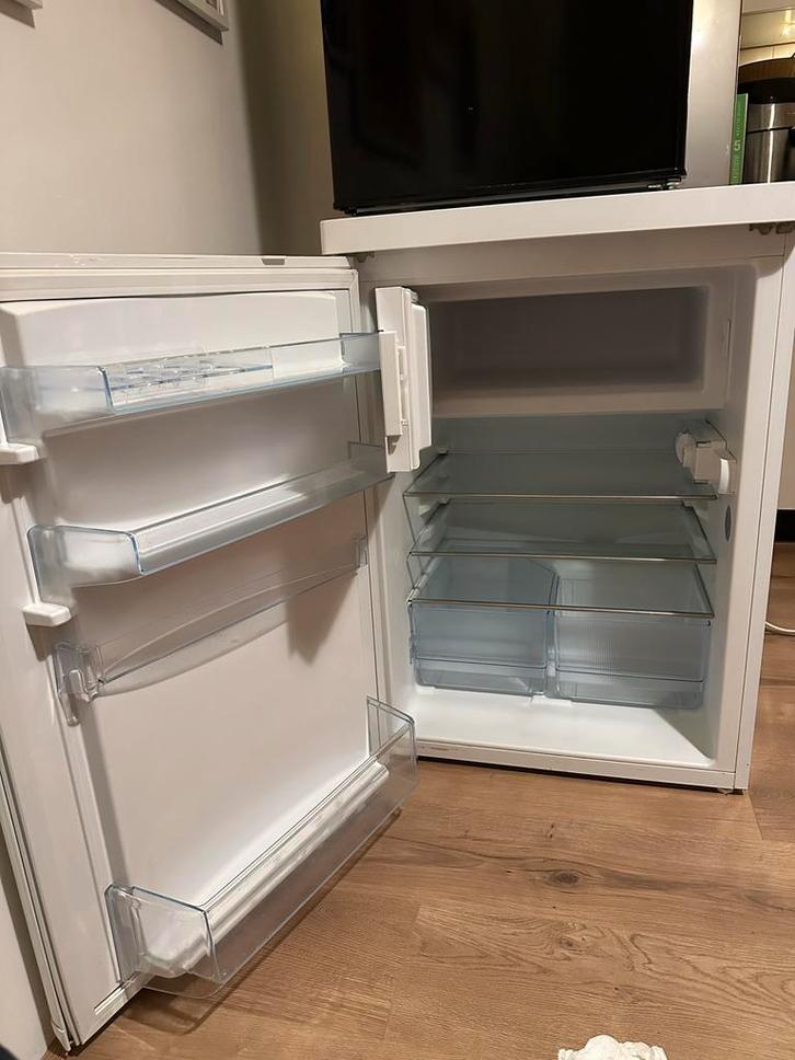 Compacte Koelkast - Ideaal voor Kleine Ruimtes, Witgoed en Apparatuur, Koelkasten en IJskasten, Gebruikt, Met vriesvak, Minder dan 75 liter