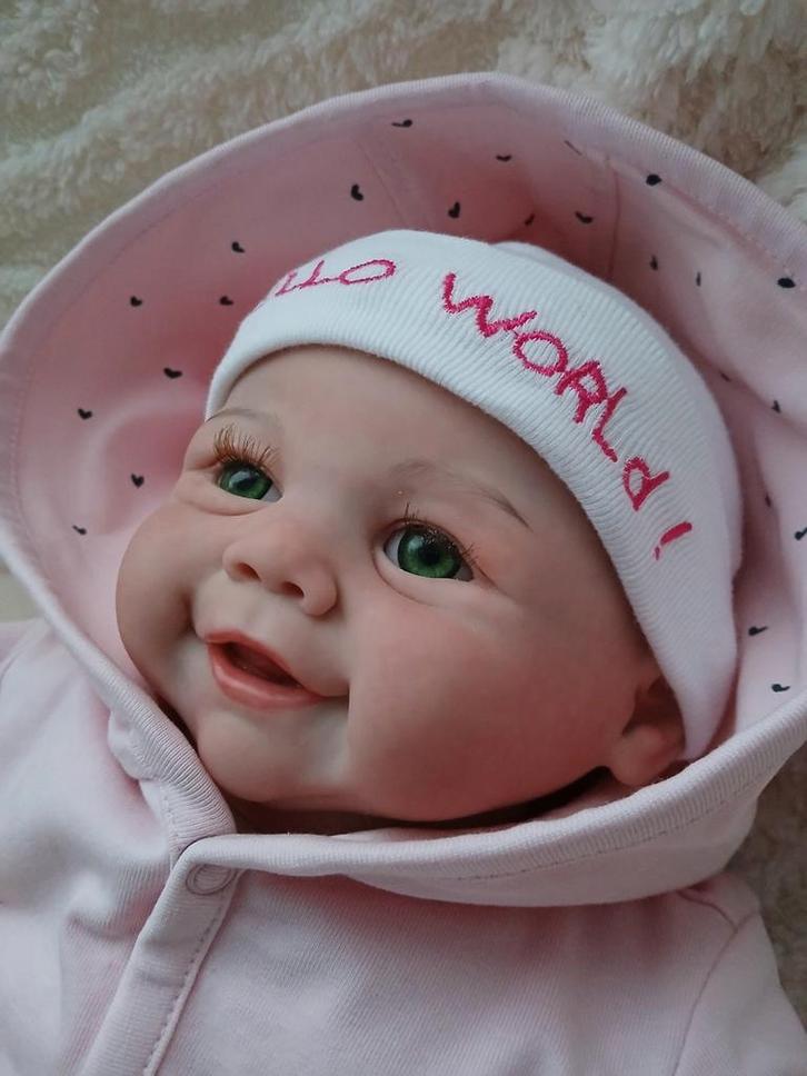 Vrolijk reborn meisje 🩷, Verzamelen, Poppen, Zo goed als nieuw, Pop, Ophalen of Verzenden