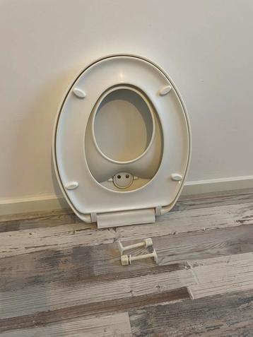 Wc bril voor het hele gezin beschikbaar voor biedingen