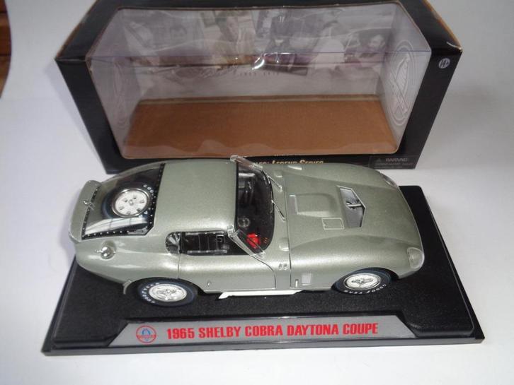 Carroll Shelby 1965 Shelby Cobra Daytona Coupe in doos, 1/18, Hobby en Vrije tijd, Modelauto's | 1:18, Zo goed als nieuw, Auto