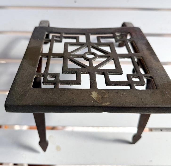 Antiek Strijkijzer houder. Koper, Antiek en Kunst, Antiek | Gereedschap en Instrumenten, Ophalen of Verzenden