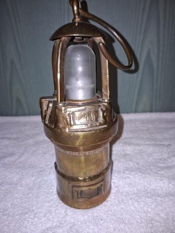 oude koperen mijnwerkerslamp, begin 1900 beschikbaar voor biedingen