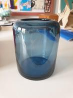 Mooi geblazen  vaasje in petrol blauw, Huis en Inrichting, Blauw, Aardewerk of Porselein, Ophalen of Verzenden, Zo goed als nieuw