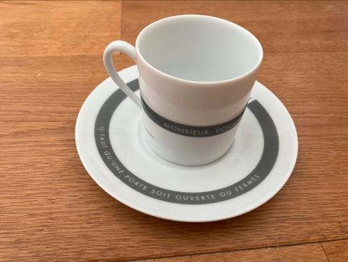 Bijzonder kop en schoteltje Alfred de musset Limoges, Verzamelen, Porselein, Kristal en Bestek, Nieuw, Kop en/of schotel, Porselein