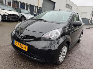 Toyota Aygo 1.0 12V Vvt-i 5DRS 2011 NAP, NIEUWE APK, AIRCO beschikbaar voor biedingen