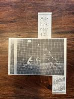 Voetbal krantenartikel Ajax hinkt naar 1-0 april 1972, Verzamelen, Ophalen of Verzenden, Knipsel(s)