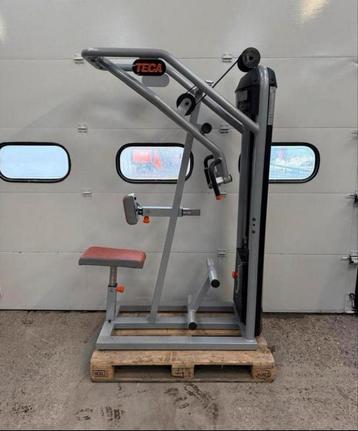 Teca 530 Covergent Rowing machine / high row / ruderturm beschikbaar voor biedingen