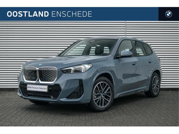 BMW iX1 eDrive20 High Executive M Sport / Sportstoelen / M A, Auto's, BMW, Bedrijf, Te koop, iX1, Alarm, Bochtverlichting, Elektrische stoelverstelling