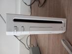 Wii met controler, kabels en een game, Spelcomputers en Games, Games | Nintendo Wii, 1 speler, Ophalen, Gebruikt, Vanaf 3 jaar
