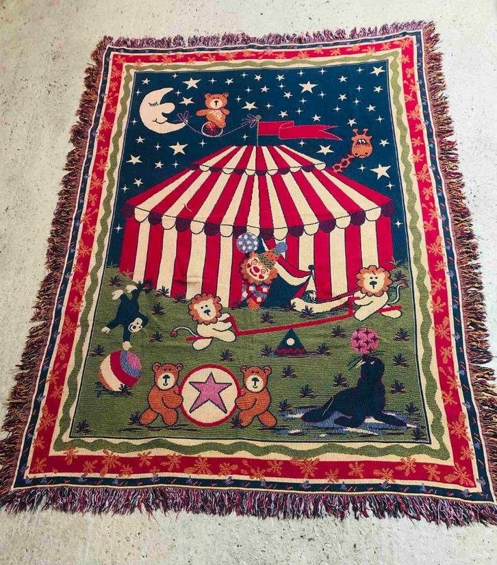 Leuke grand foulard met afbeelding circus 166 / 120, Huis en Inrichting, Woonaccessoires | Plaids en Woondekens, Gebruikt, Ophalen of Verzenden