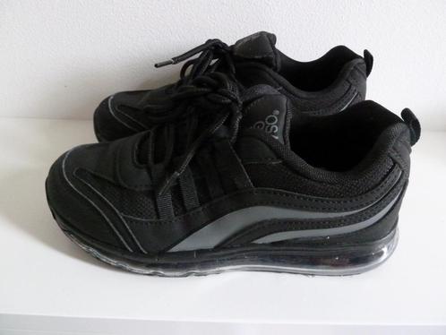 Osaga sportschoen zwart maat 35 zgan, Kinderen en Baby's, Kinderkleding | Schoenen en Sokken, Zo goed als nieuw, Sportschoenen