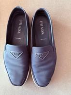 Prada Instappers - Zo goed als nieuw, Kleding | Dames, Schoenen, Ophalen of Verzenden, Zo goed als nieuw, Blauw, Instappers
