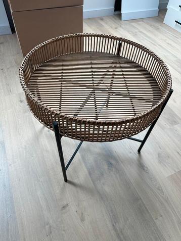 Bijzettafel rotan beschikbaar voor biedingen