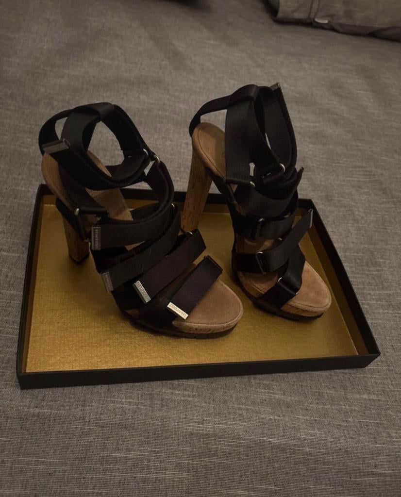 Dsquared2 Zomer Hakken - Stijlvol en Comfortabel, Kleding | Dames, Ophalen of Verzenden, Zo goed als nieuw, Zwart, Sandalen of Muiltjes
