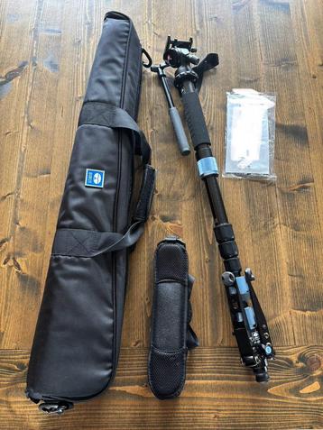 De Sirui Monopod P-204SR met Manfrotto MVH400AH balhoofd beschikbaar voor biedingen