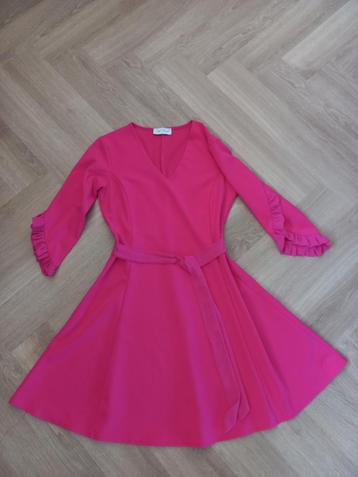Roze jurkje met designmouw (nieuw!) beschikbaar voor biedingen