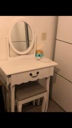 Make up tafel met krukje, Ophalen, Zo goed als nieuw, Gehele gezicht