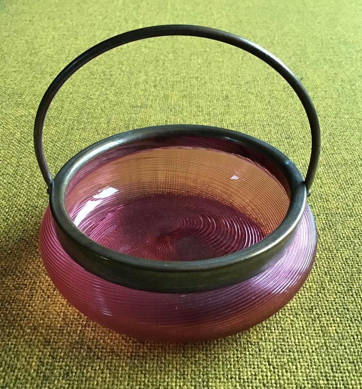Antieke bonboniere van Fries draadglas met hengsel, Antiek en Kunst, Antiek | Glas en Kristal, Ophalen of Verzenden