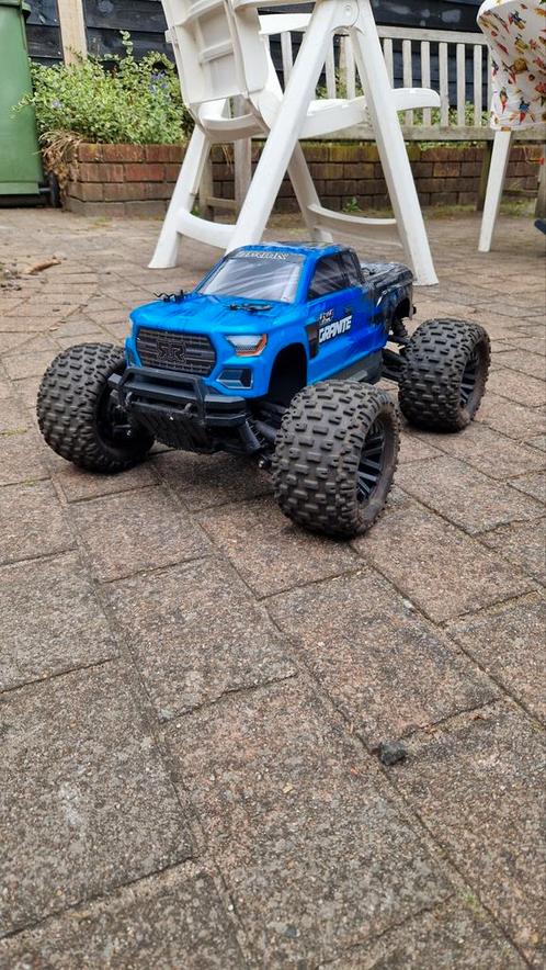 Volledige combo: Arrma Granite 4x4 Brushless 3s, Hobby en Vrije tijd, Modelbouw | Radiografisch | Auto's, Zo goed als nieuw, Auto offroad