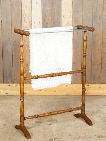 houten handdoekenrek met glazen stangen  beschikbaar voor biedingen