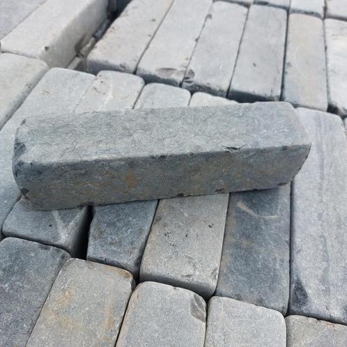 Chinees hardsteen waaltjes 20x5x5 cm.300 stuks, Tuin en Terras, Tegels en Klinkers, Gebruikt, Natuursteen, 10 m² of meer, Ophalen