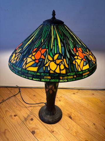 lamp tiffany stijl (met bronzen voet) beschikbaar voor biedingen