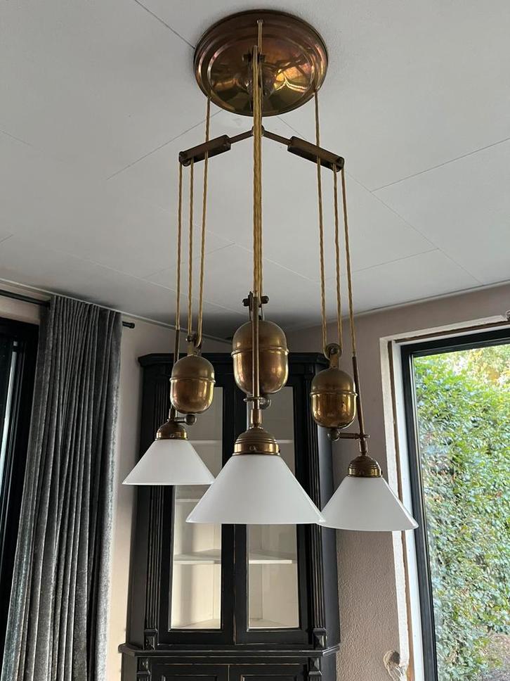 Hanglampen koper met melkglas kapjes, Huis en Inrichting, Lampen | Hanglampen, Gebruikt, 50 tot 75 cm, Glas, Verzenden