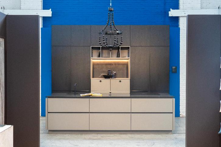 Showroomkeuken zeer compleet met Bosch Bora Steen, Huis en Inrichting, Keuken | Complete keukens, Nieuw, Dubbelwandige keuken