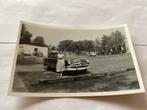 Vintage Foto van Vrouw en Auto 6x9 cm, Ophalen of Verzenden