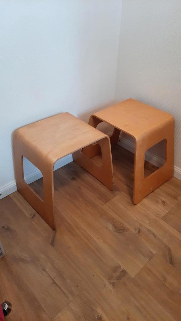 2 ikea kruk bijzettafel type Benjamin,lees de beschrijving, Huis en Inrichting, Krukjes, Zo goed als nieuw, Hout, Ophalen of Verzenden