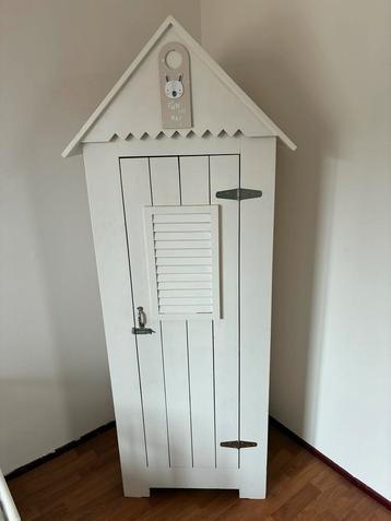 Leuke kinderkamer kast in strandhuis-stijl beschikbaar voor biedingen