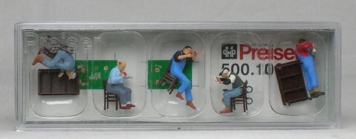 Preiser 10601: zittende figuren met stoelen en tafels., Hobby en Vrije tijd, Modeltreinen | H0, Nieuw, Wagon, Wisselstroom, Märklin