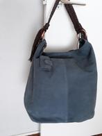 BK-Y blauw suede hand / schoudertas, Sieraden, Tassen en Uiterlijk, Tassen | Damestassen, Ophalen of Verzenden, Zo goed als nieuw