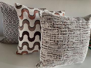 Nieuw! Sierkussens offwhite/ Burgundy beschikbaar voor biedingen