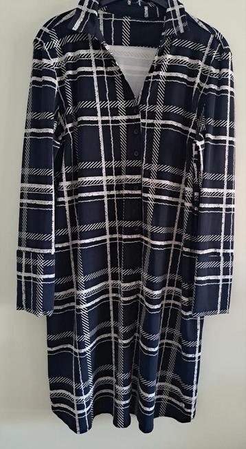 Lady Day.  Travelstof doorknoopjurk L en XL. beschikbaar voor biedingen