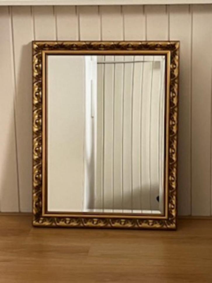 Spiegel met "gouden"rand, Huis en Inrichting, Woonaccessoires | Spiegels, Zo goed als nieuw, 50 tot 75 cm, Minder dan 100 cm, Rechthoekig