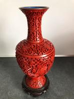 Chinese vaas, rood lakwerk, hoogte 27 cm, Antiek en Kunst, Ophalen of Verzenden