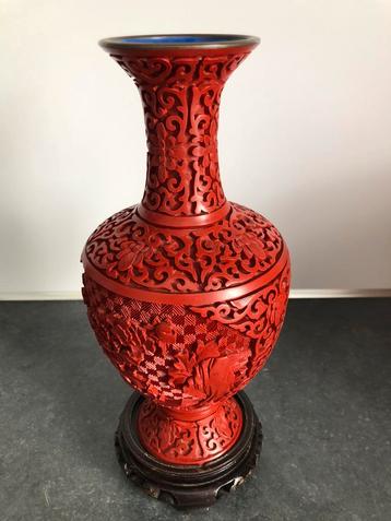 Chinese vaas, rood lakwerk, hoogte 27 cm beschikbaar voor biedingen
