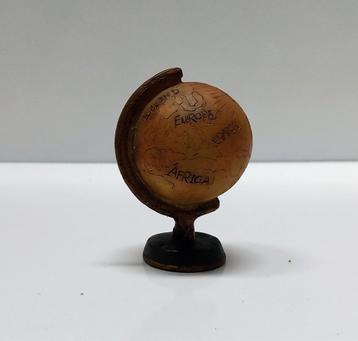 Poppenhuis wereldbol, Kijk, Kies en Koop! beschikbaar voor biedingen