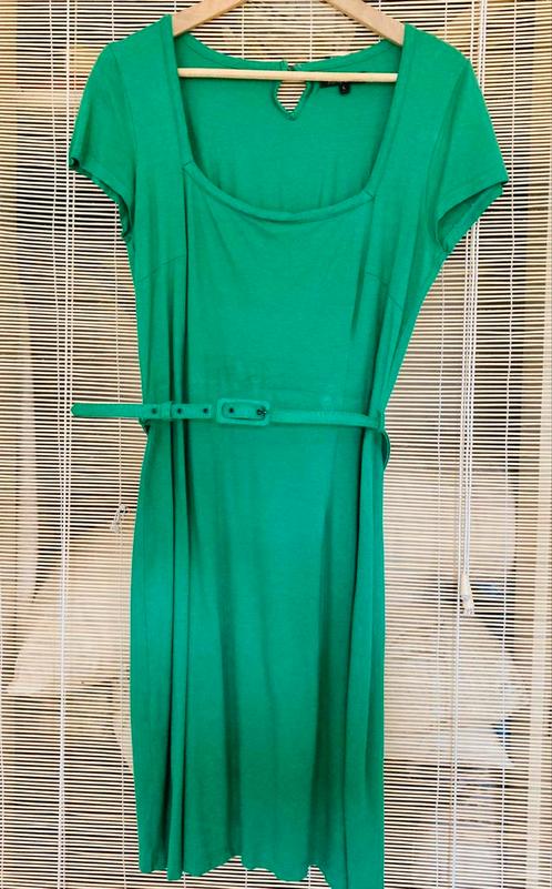 Hip groen jurkje met ceintuur, King Louie, M/L, Kleding | Dames, Jurken, Zo goed als nieuw, Maat 38/40 (M), Groen, Knielengte